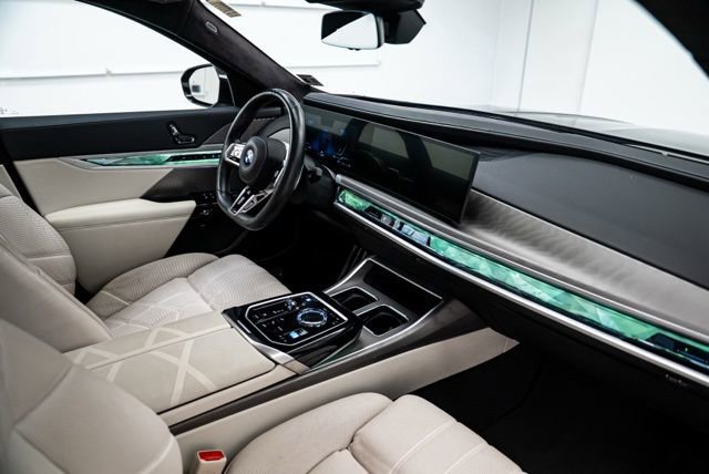 Used 2023 BMW 760i xDrive image 15