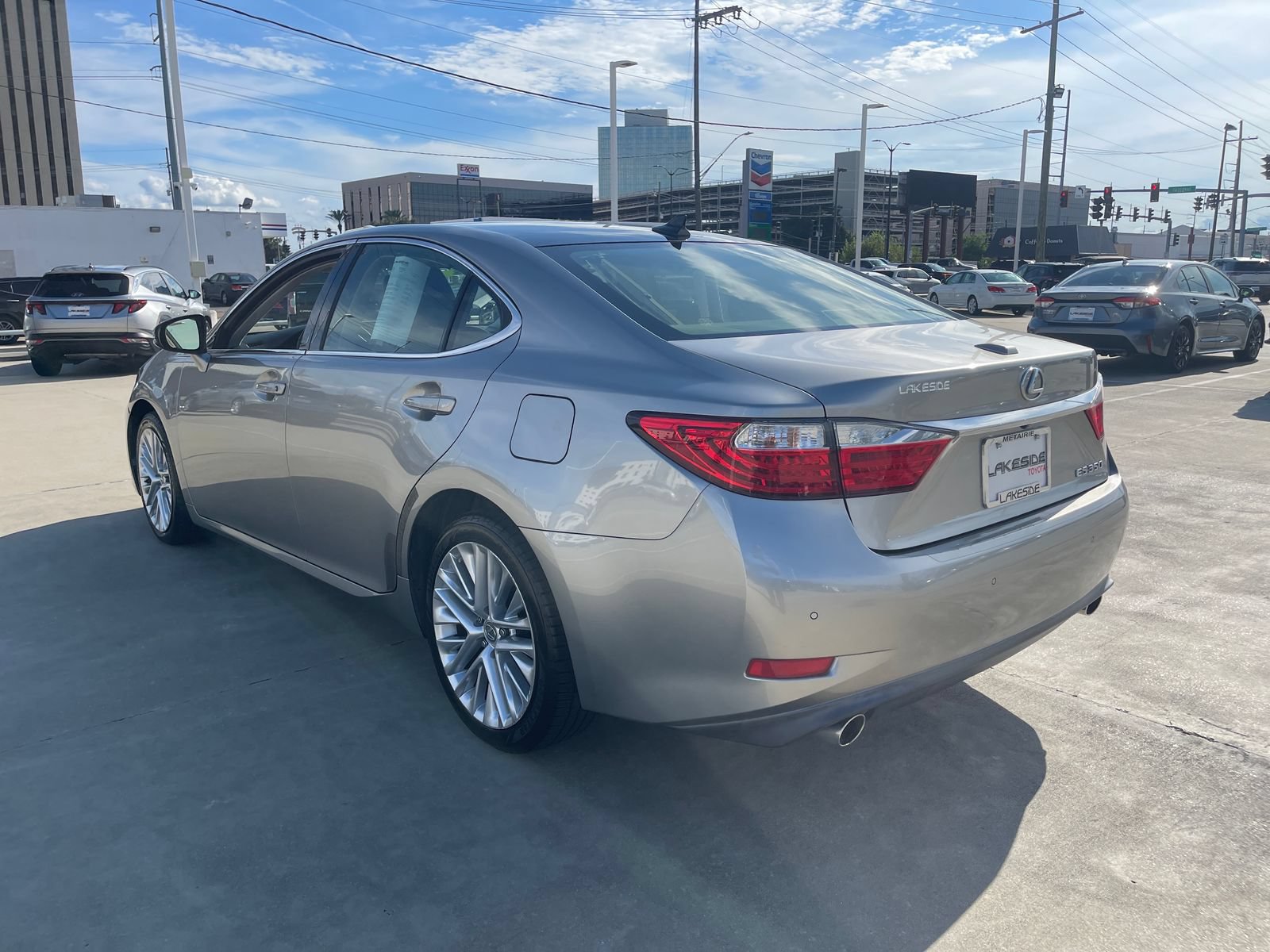 Used 2015 Lexus ES 350 w/ Ultra Luxury Package FWD image 3