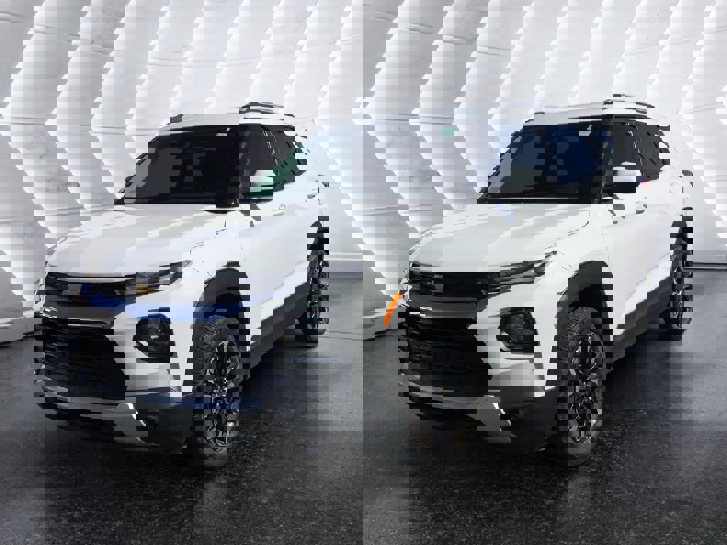 Used 2022 Chevrolet TrailBlazer LT w/ Convenience Package AWD/4WD image 3