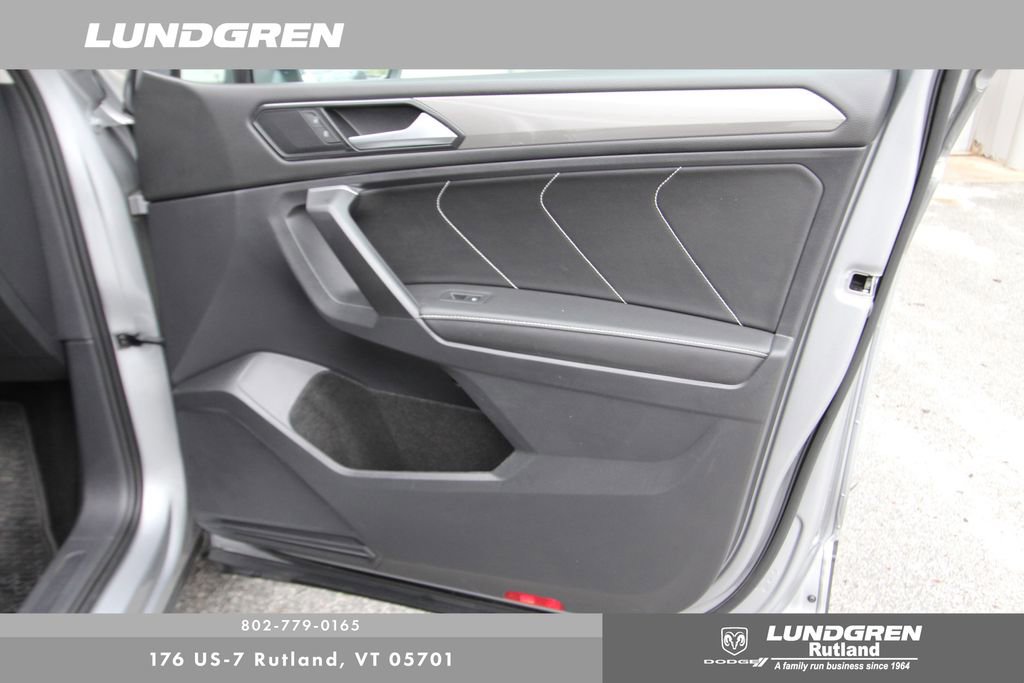 Used 2023 Volkswagen Tiguan SE w/ Panoramic Sunroof Package AWD/4WD image 25