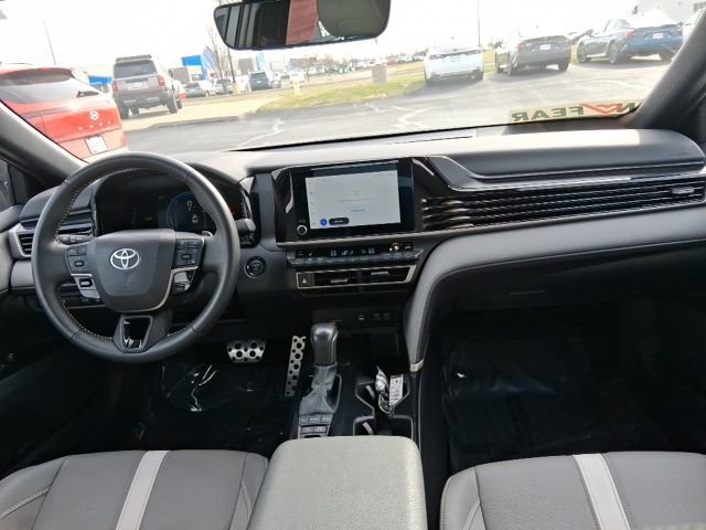 Used 2025 Toyota Camry SE w/ Convenience Package image 5