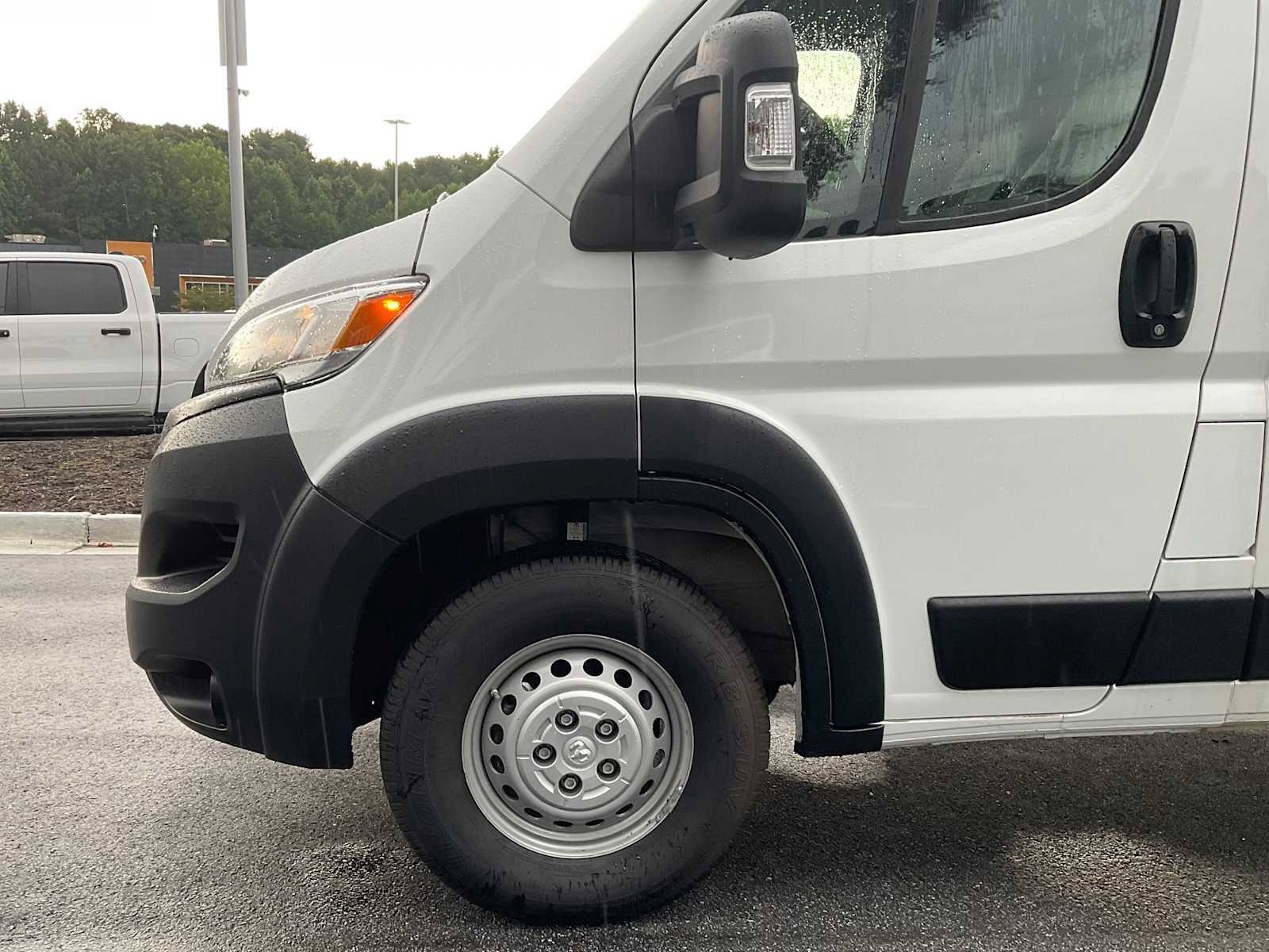 Used 2024 RAM ProMaster 2500 w/ Convenience Group FWD image 11