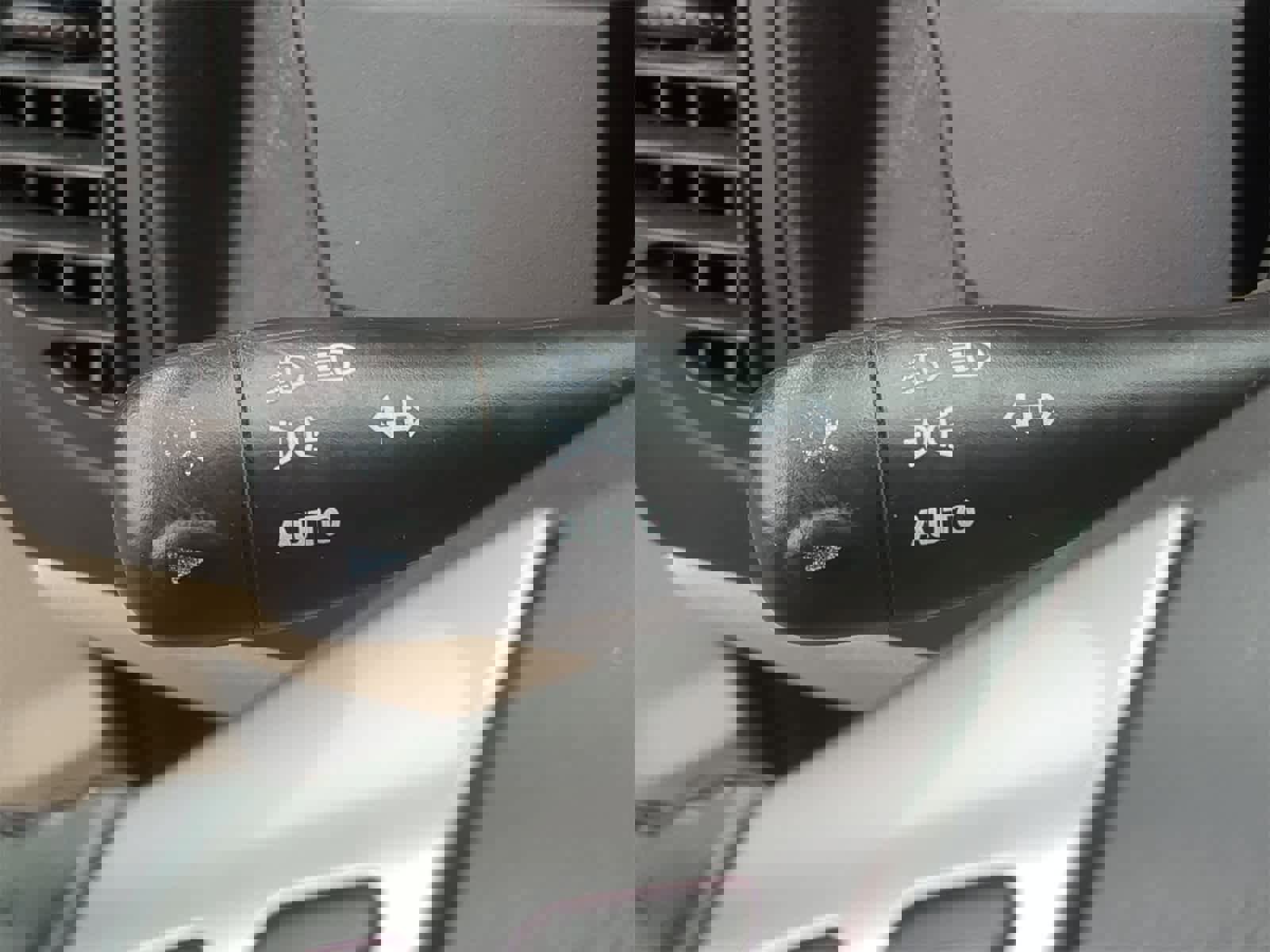 Used 2007 Saturn Vue 2WD V6 w/ Leather Appointments Pkg image 26