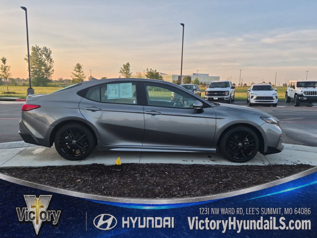 Used 2025 Toyota Camry SE FWD image 6