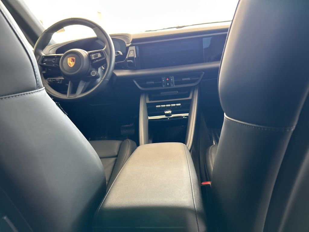 Used 2025 Porsche Macan Electric image 28