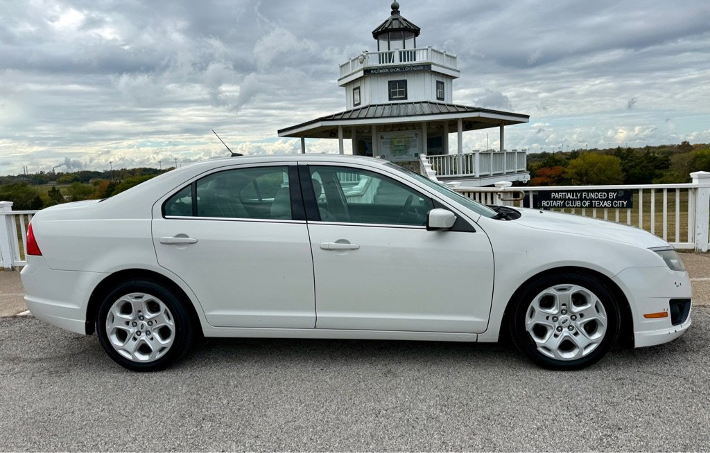Used 2011 Ford Fusion SE image 4