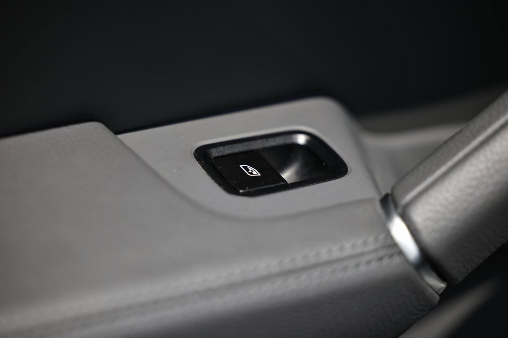 Used 2022 Porsche Cayenne Platinum Edition image 25