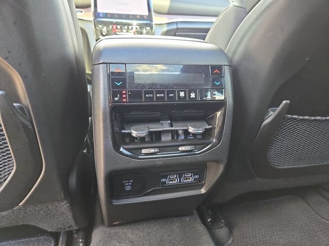 Used 2024 Jeep Grand Cherokee Summit AWD/4WD image 32