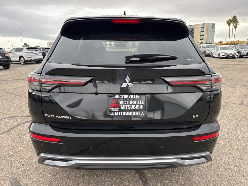 New 2025 Mitsubishi Outlander SE image 6