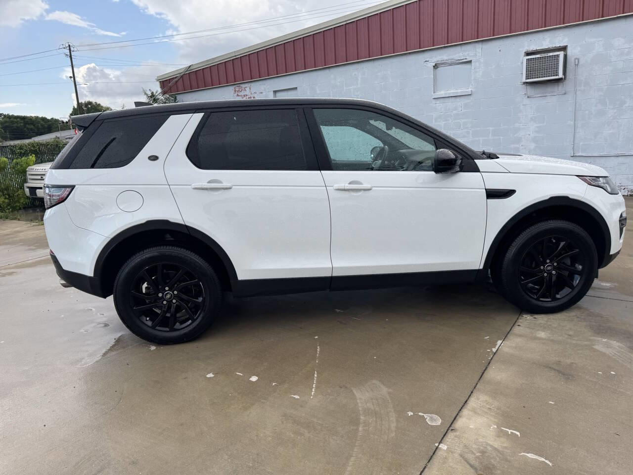 Used 2017 Land Rover Discovery Sport HSE image 13