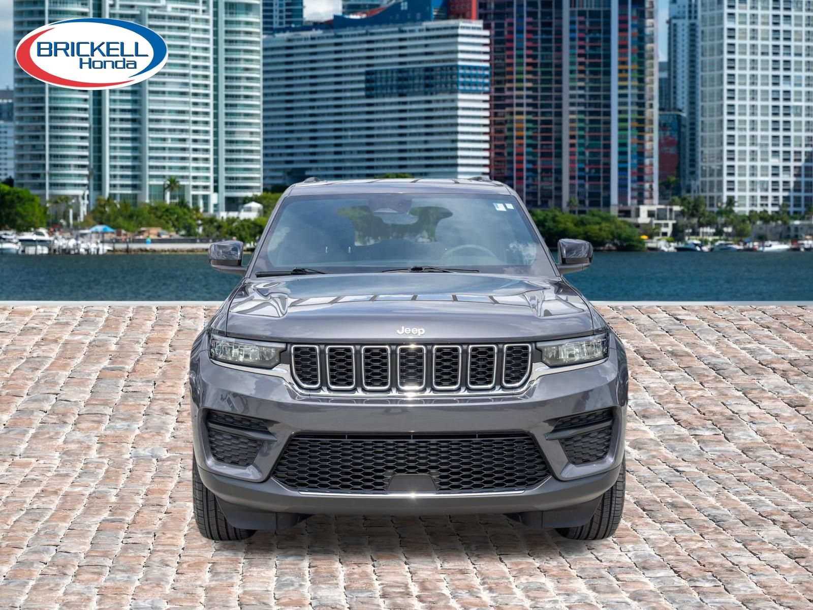 Used 2025 Jeep Grand Cherokee Laredo w/ Luxury Tech Group I RWD image 2