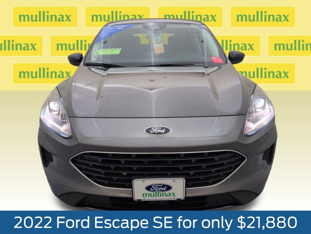 Used 2022 Ford Escape SE w/ SE Sport Appearance Package image 13