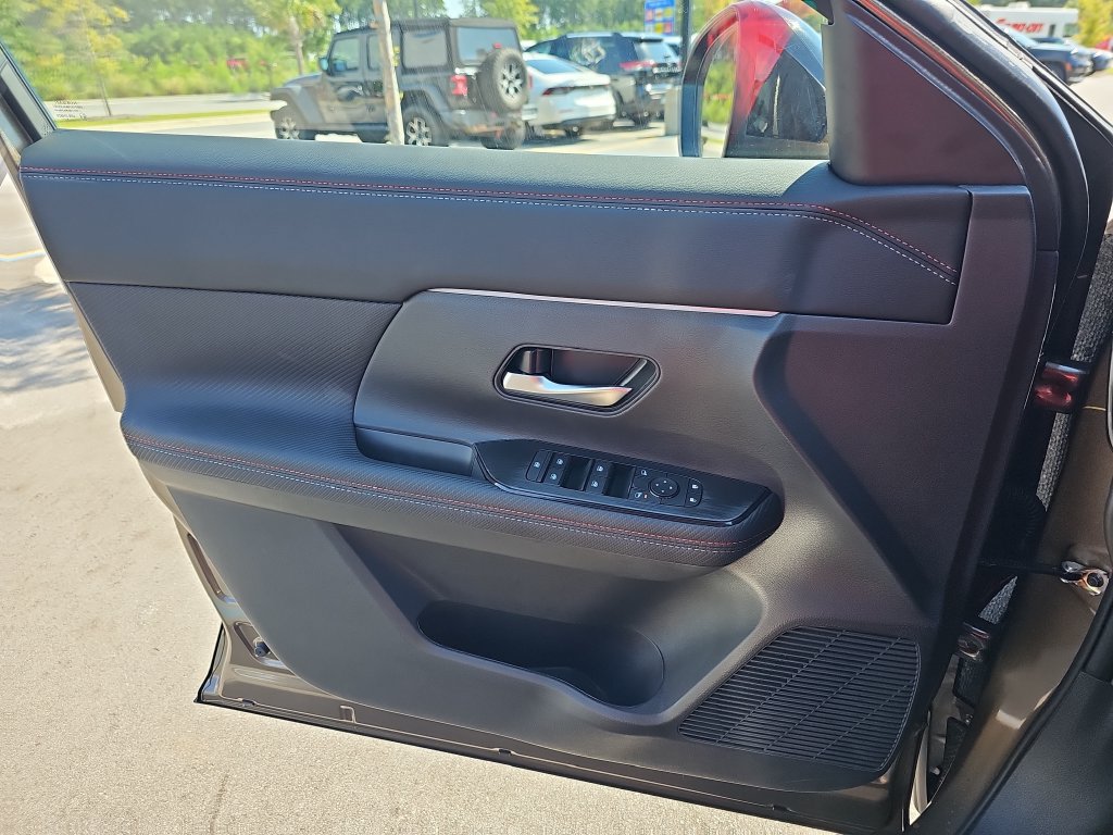 New 2027 Nissan Kicks SR w/ SR Premium Package FWD image 30