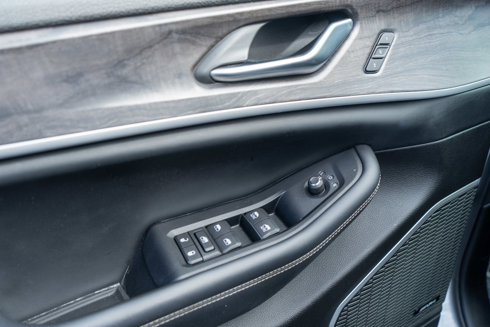 Used 2022 Jeep Grand Cherokee Limited 4xe w/ Luxury Tech Group II image 15