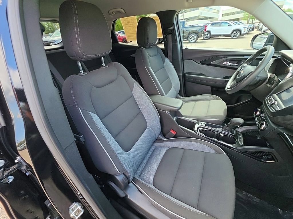 Used 2023 Chevrolet TrailBlazer LT FWD image 27