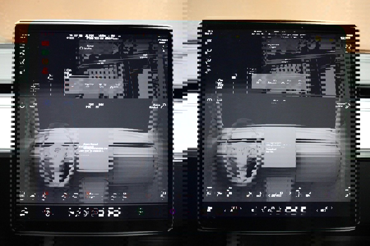 Used 2022 Tesla Model Y Long Range image 11