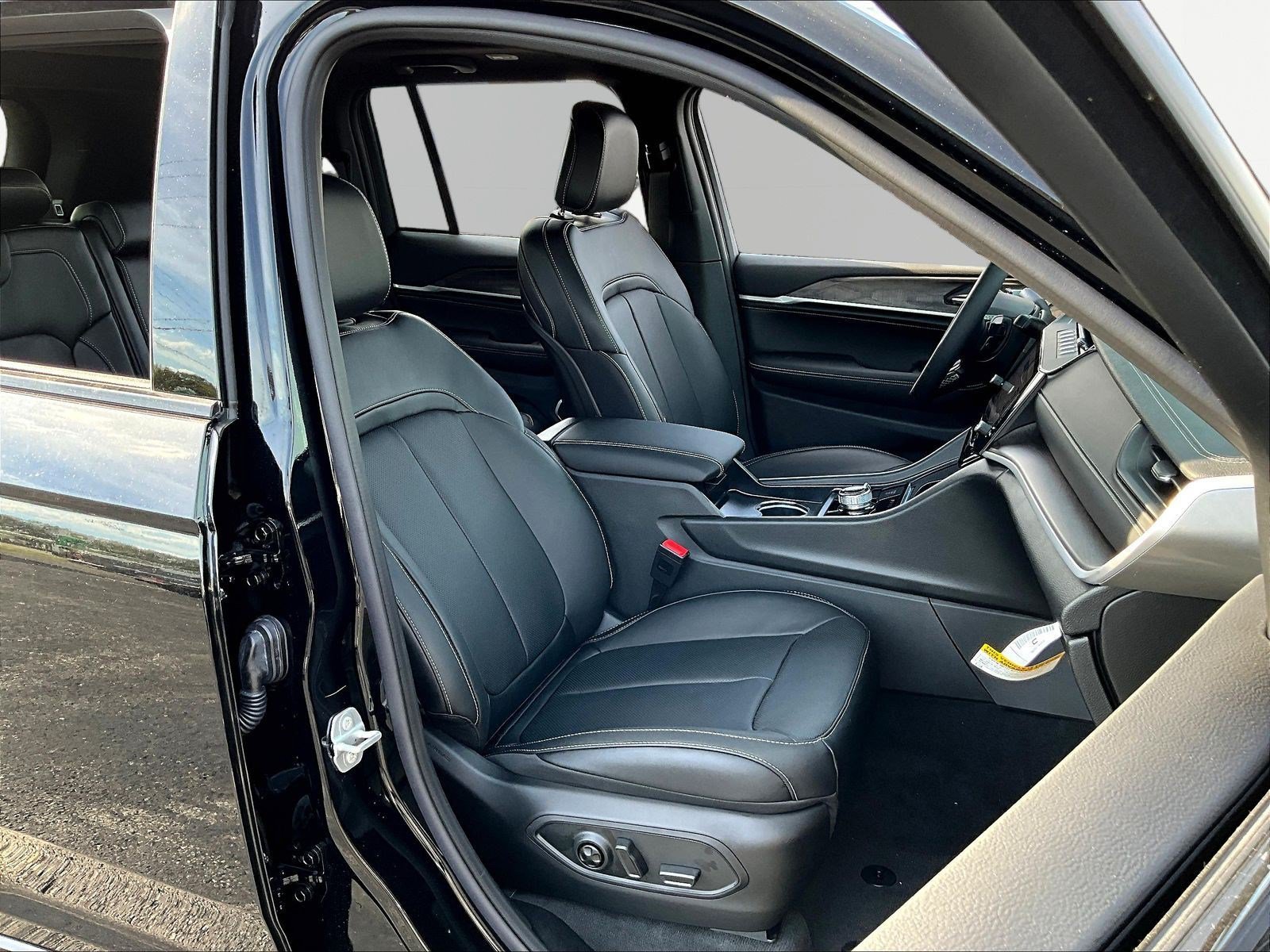 New 2027 Jeep Grand Cherokee Limited AWD/4WD image 19
