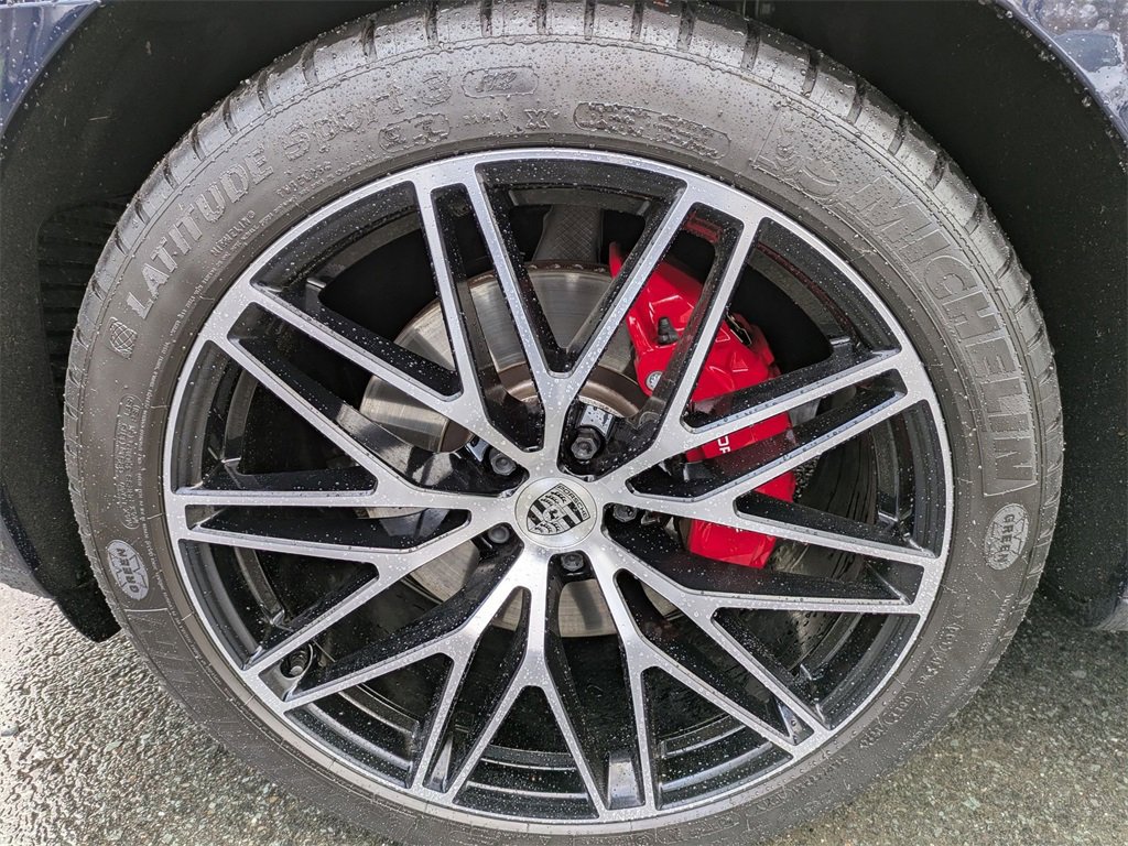 Used 2022 Porsche Macan S image 9