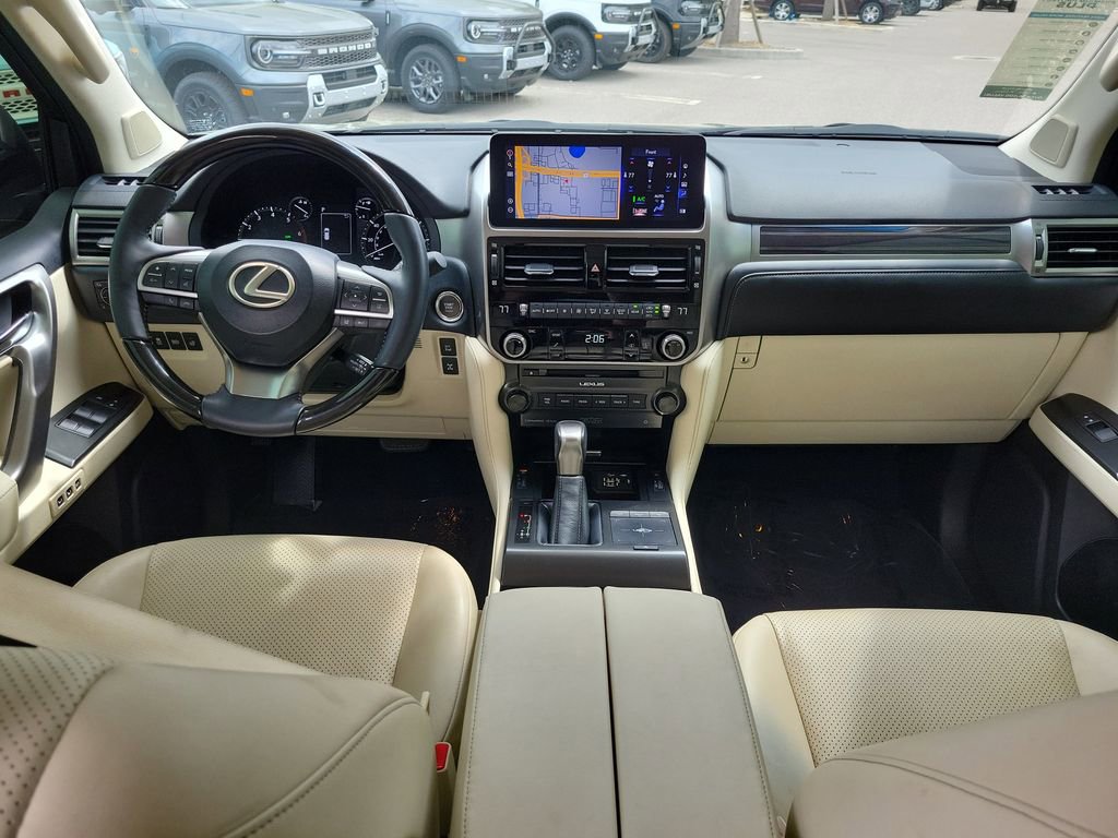 Used 2023 Lexus GX 460 Luxury w/ Accessory Package image 11