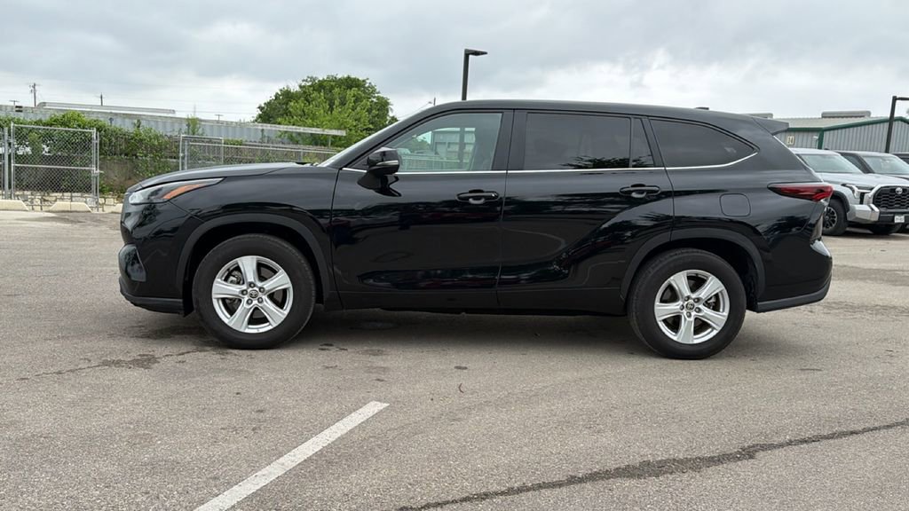 Certified 2025 Toyota Highlander LE image 10
