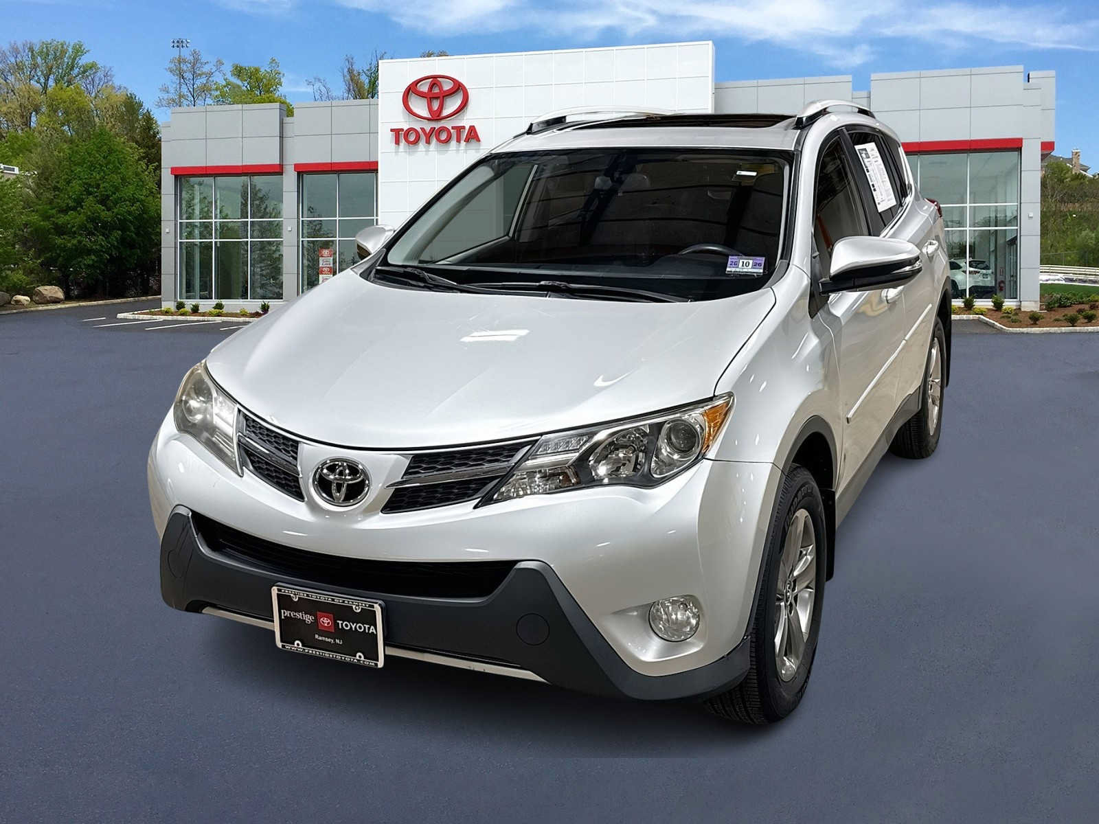 Used 2015 Toyota RAV4 XLE AWD/4WD image 1