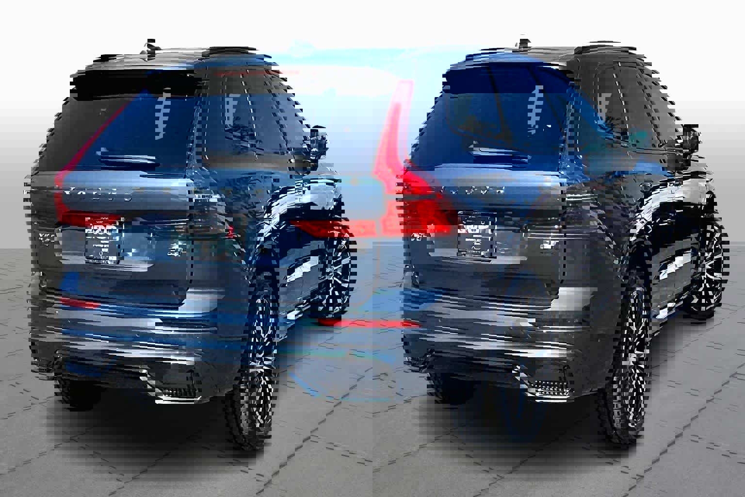 Used 2024 Volvo XC60 B5 Plus w/ Climate Package image 13