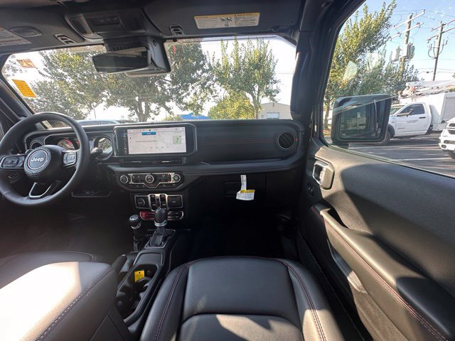 Used 2025 Jeep Wrangler Unlimited Rubicon AWD/4WD image 26