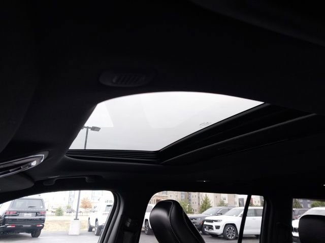 Used 2024 Jeep Grand Cherokee L Altitude image 17