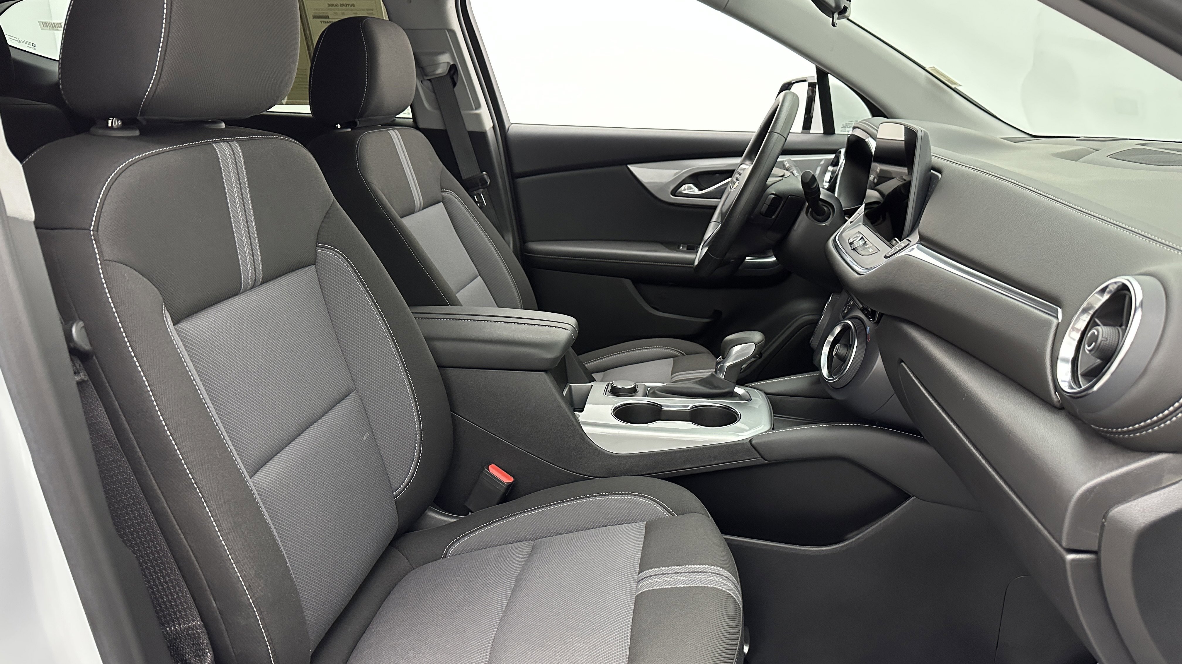 Used 2025 Chevrolet Blazer LT image 34