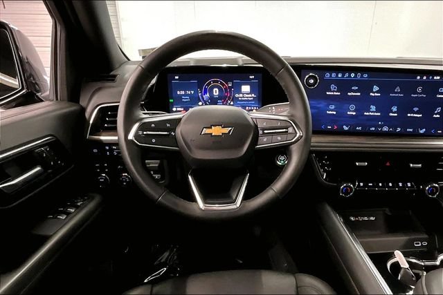 Used 2025 Chevrolet Suburban LT w/ Comfort Package AWD/4WD image 6