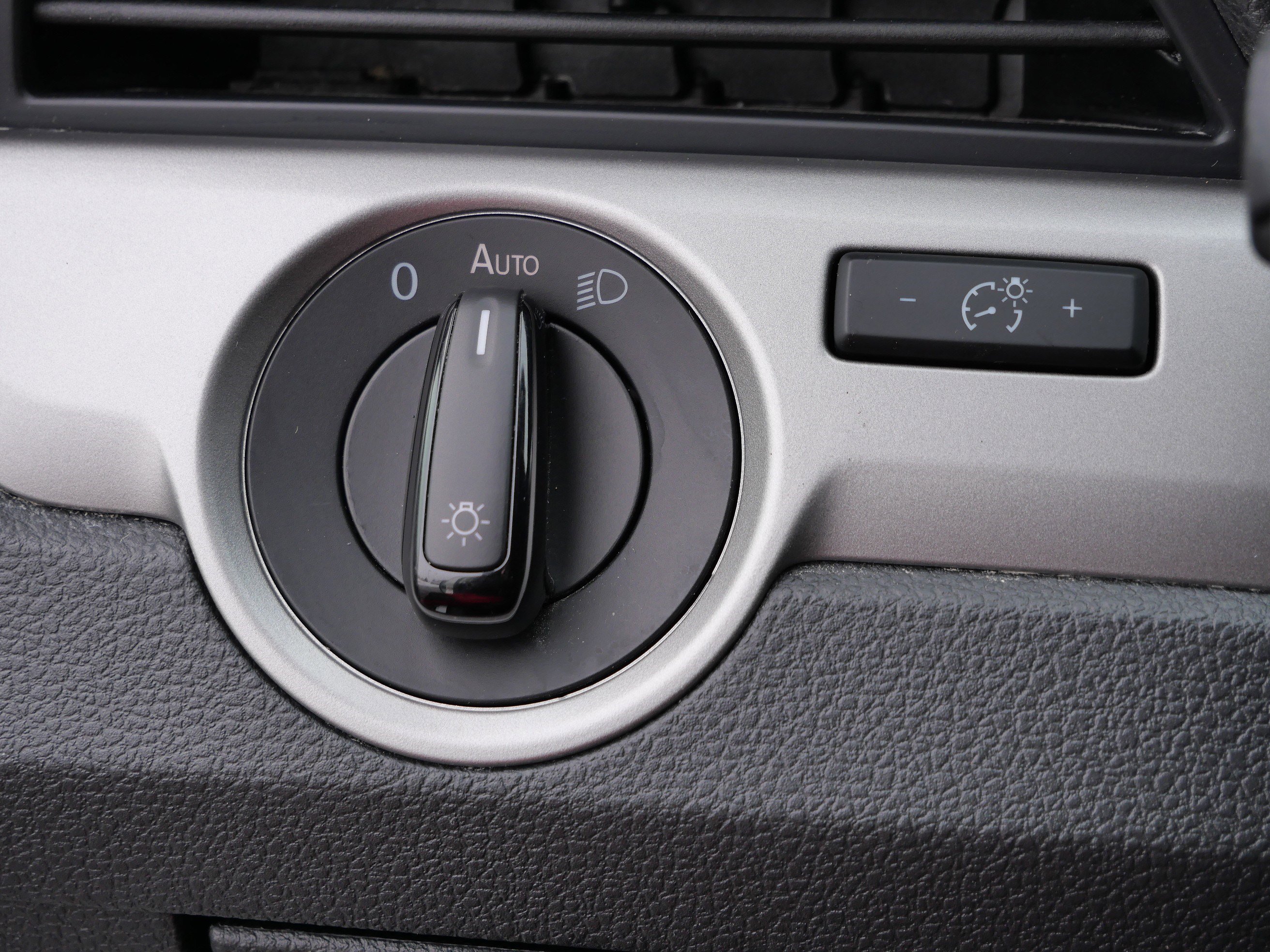 Certified 2020 Volkswagen Passat 2.0T SE image 21