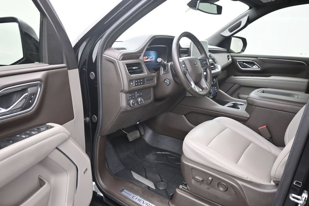 Used 2023 Chevrolet Suburban Z71 w/ Luxury Package AWD/4WD image 11