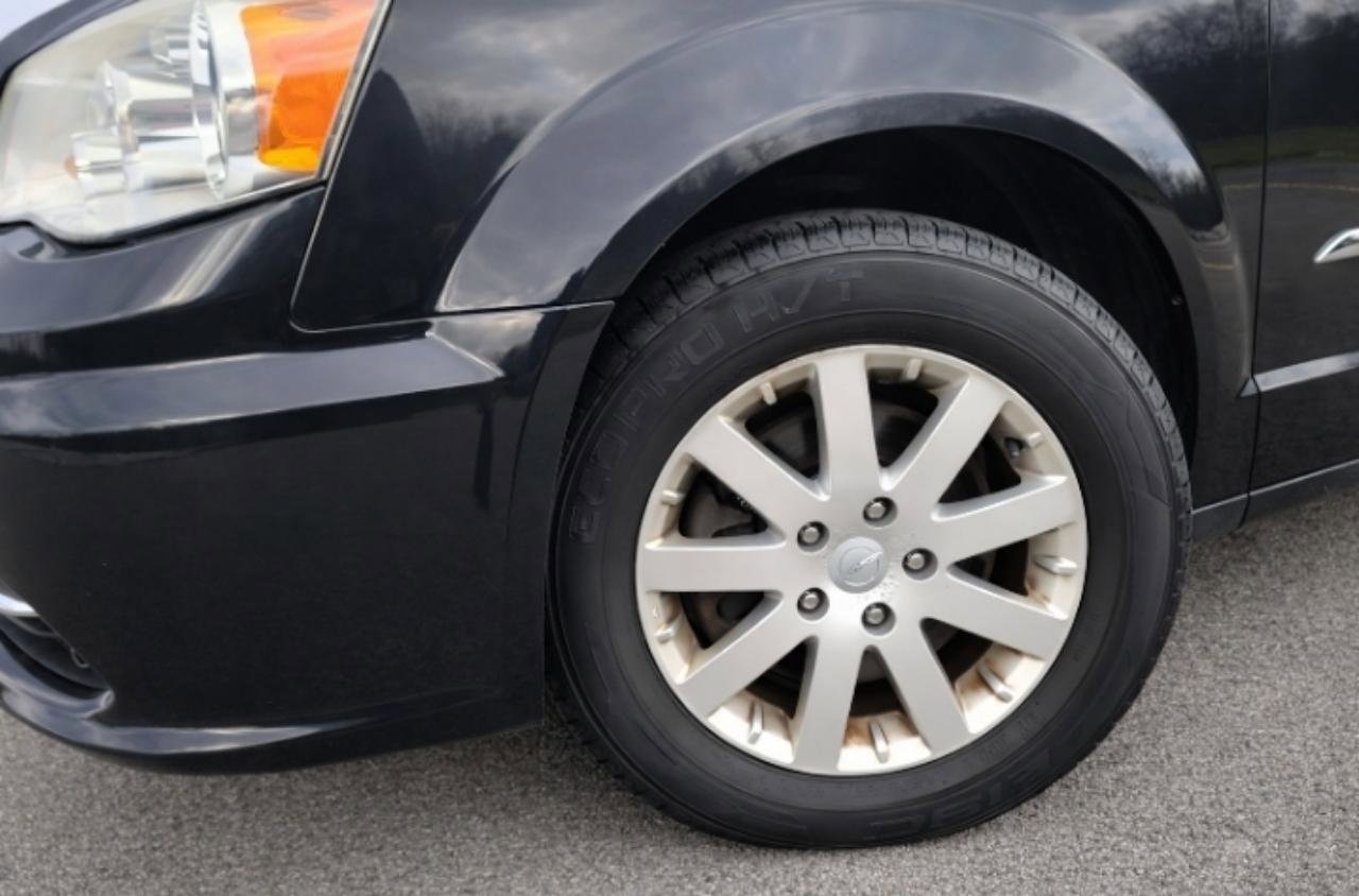 Used 2014 Chrysler Town & Country Touring w/ Trailer Tow Group image 8