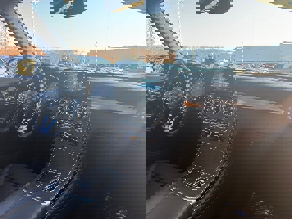 Certified 2022 Mercedes-Benz GLC 300 4MATIC w/ Premium Package Lite image 17