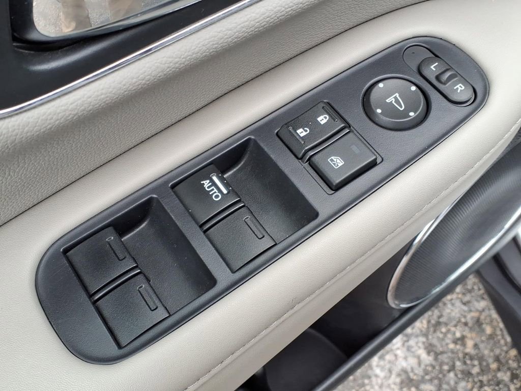 Used 2018 Honda HR-V EX-L image 12