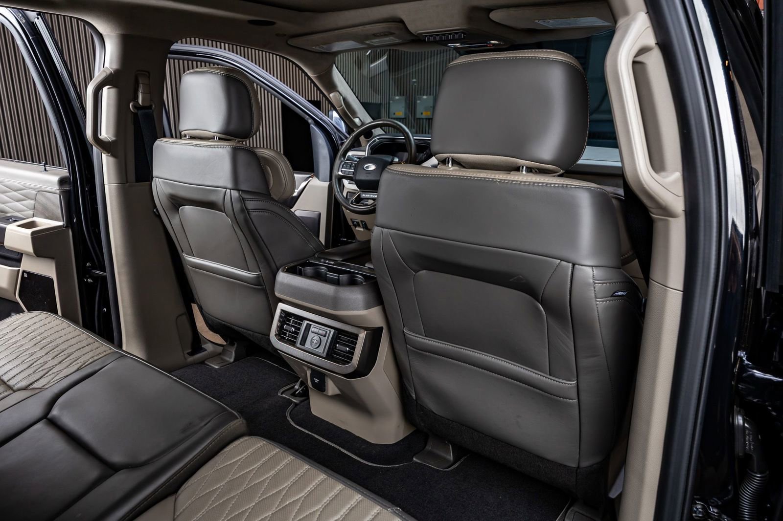 Used 2025 Ford F250 Platinum w/ Platinum Plus Package image 31