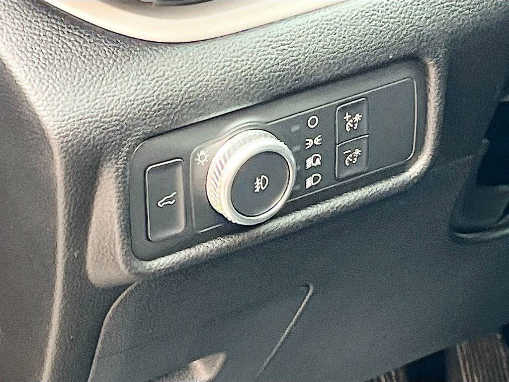 Used 2021 Ford Explorer XLT w/ Equipment Group 202A image 10