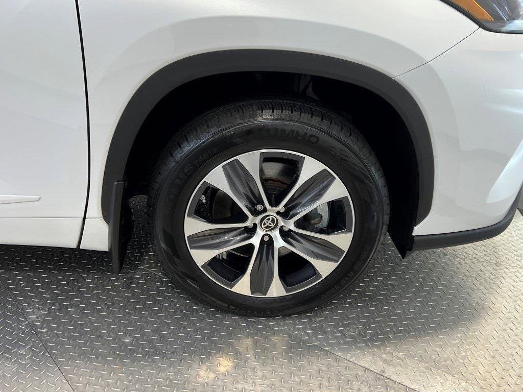 Used 2022 Toyota Highlander XLE image 13