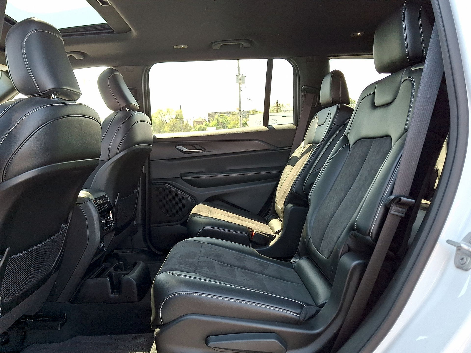 Used 2023 Jeep Grand Cherokee L Laredo AWD/4WD image 20