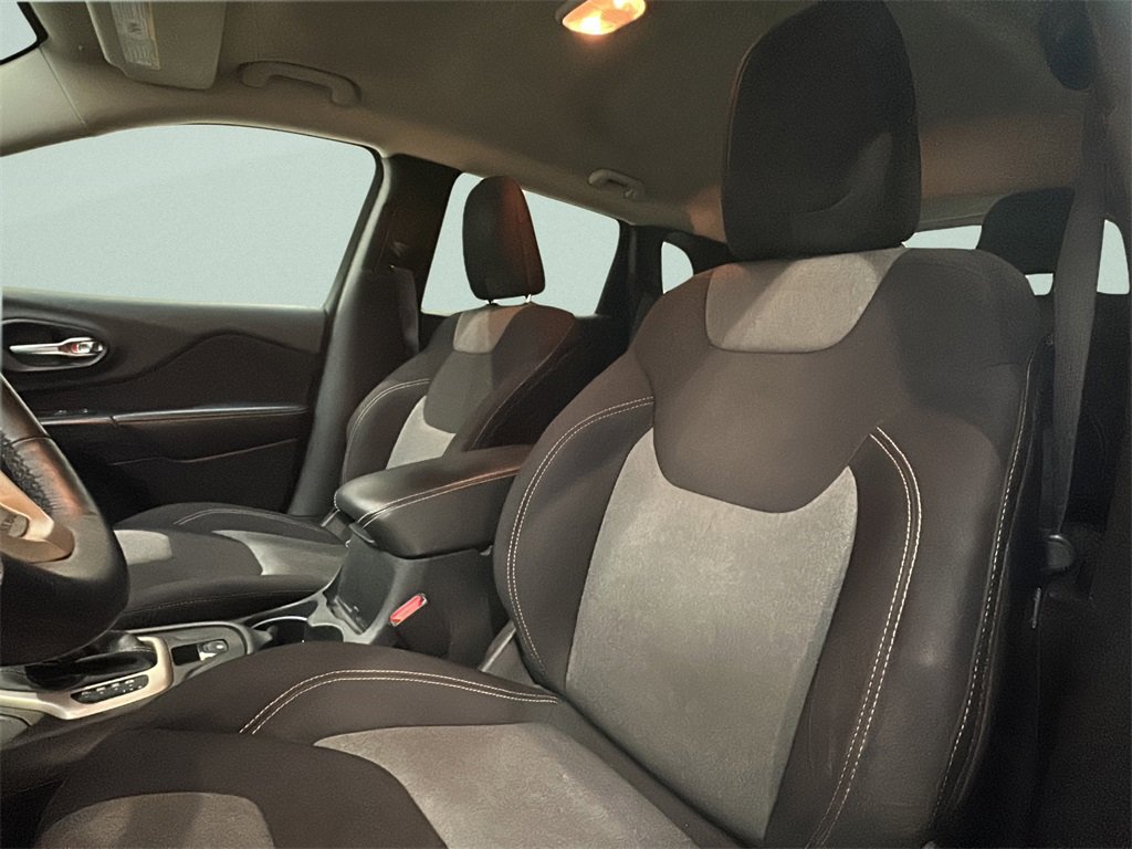 Used 2014 Jeep Cherokee Latitude w/ Comfort/Convenience Group image 6