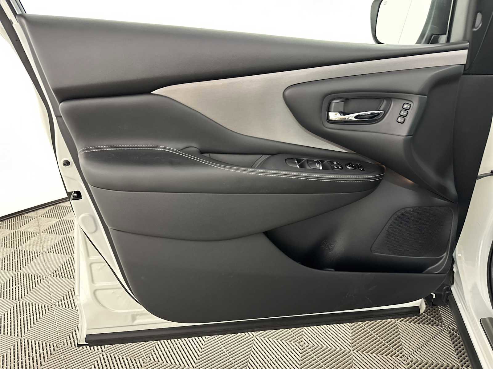 Used 2022 Nissan Murano SL FWD image 16