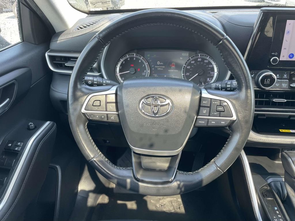 Used 2023 Toyota Highlander XLE image 25