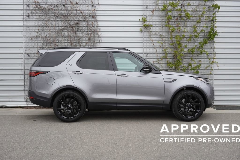Used 2025 Land Rover Discovery S image 7