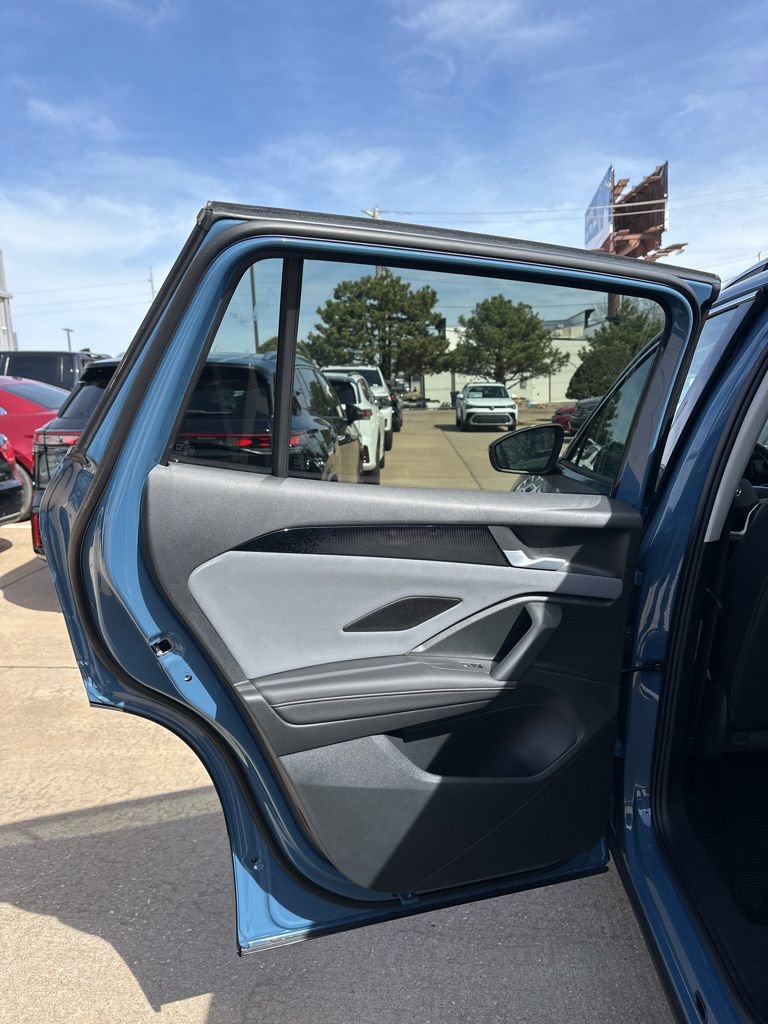 New 2026 Volkswagen Tiguan SE image 13