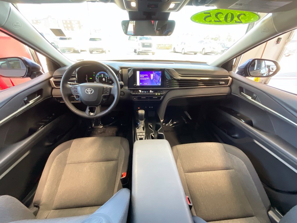 Used 2025 Toyota Camry LE FWD image 8