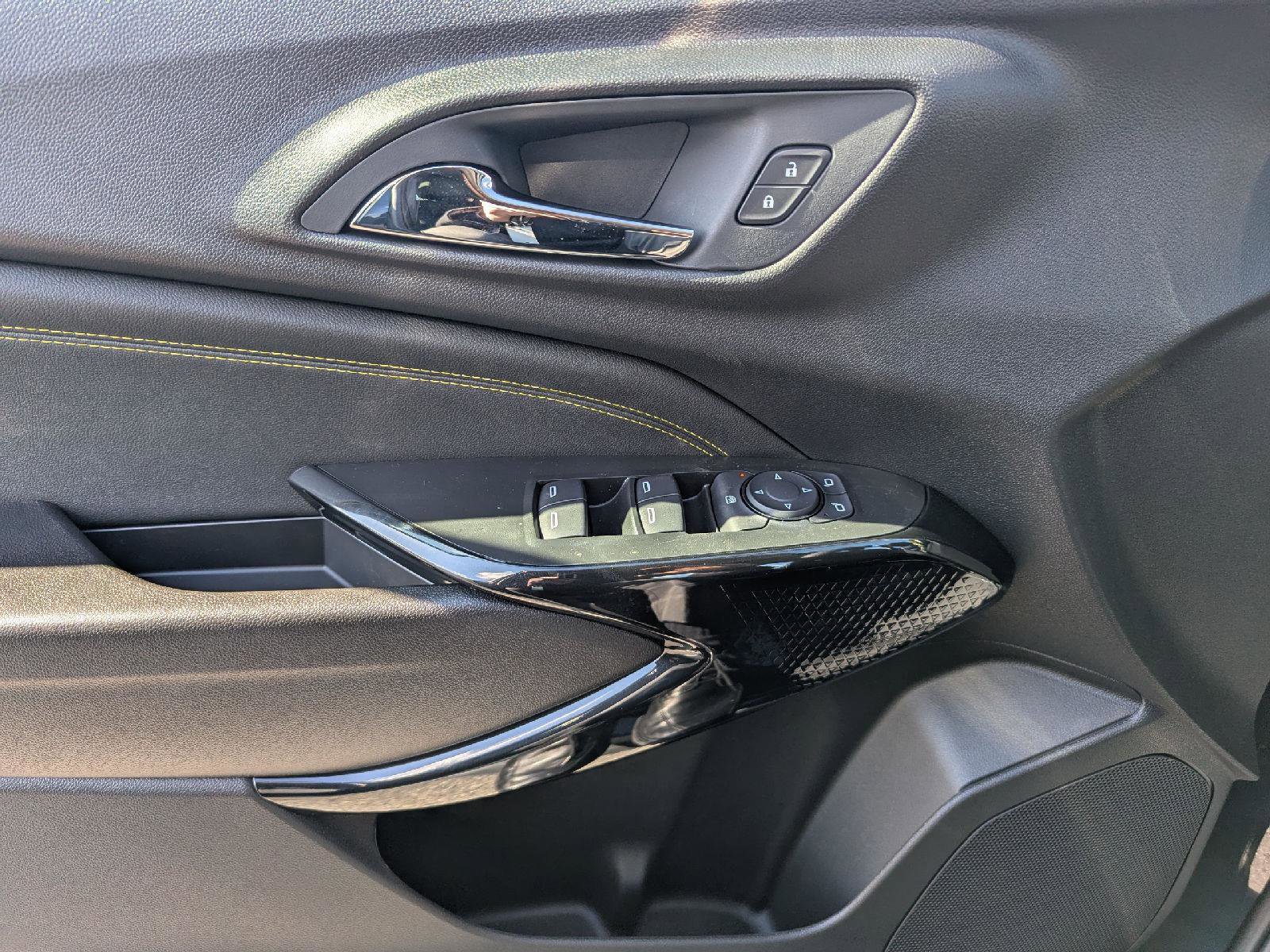 New 2026 Chevrolet Trax LT w/ Sunroof Package image 32