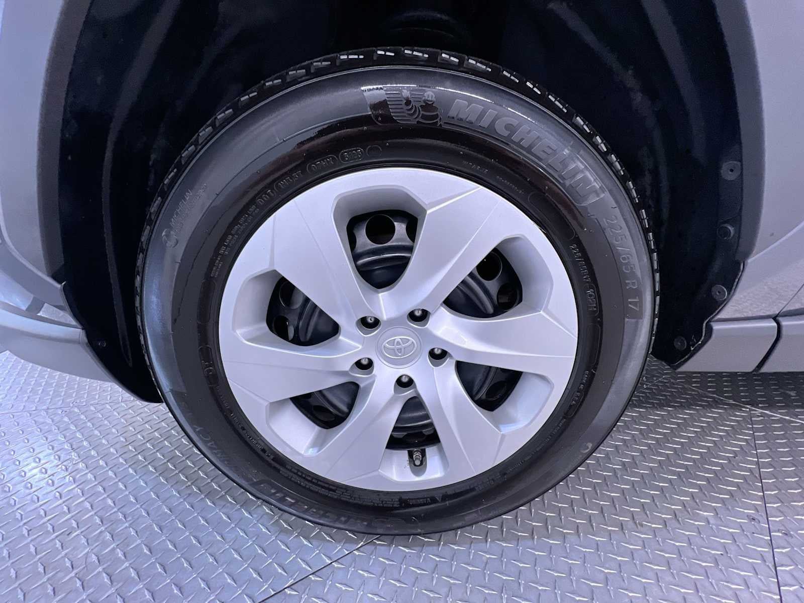 Used 2019 Toyota RAV4 LE w/ Carpet Mat Package FWD image 10