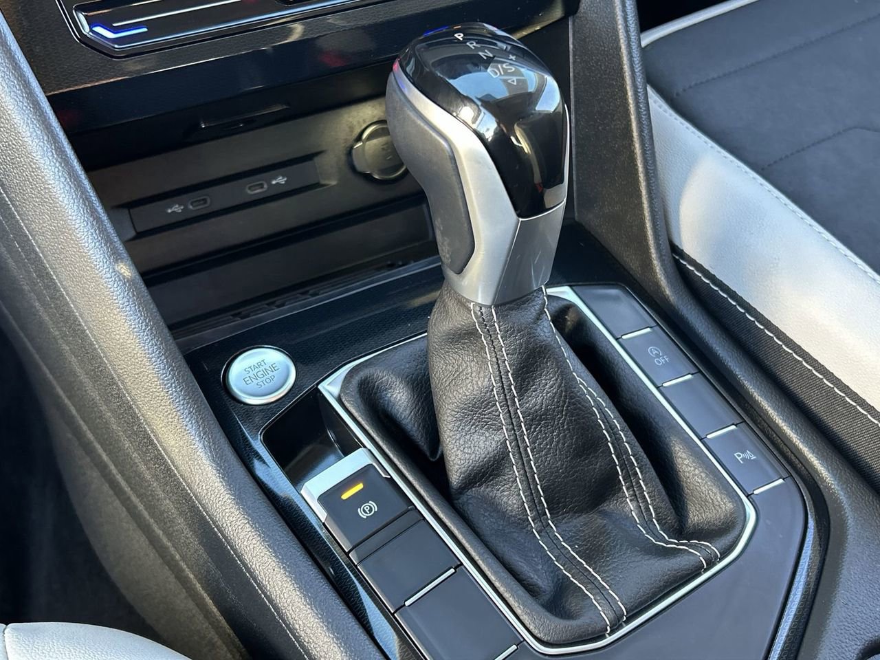 Certified 2025 Volkswagen Taos SE image 26