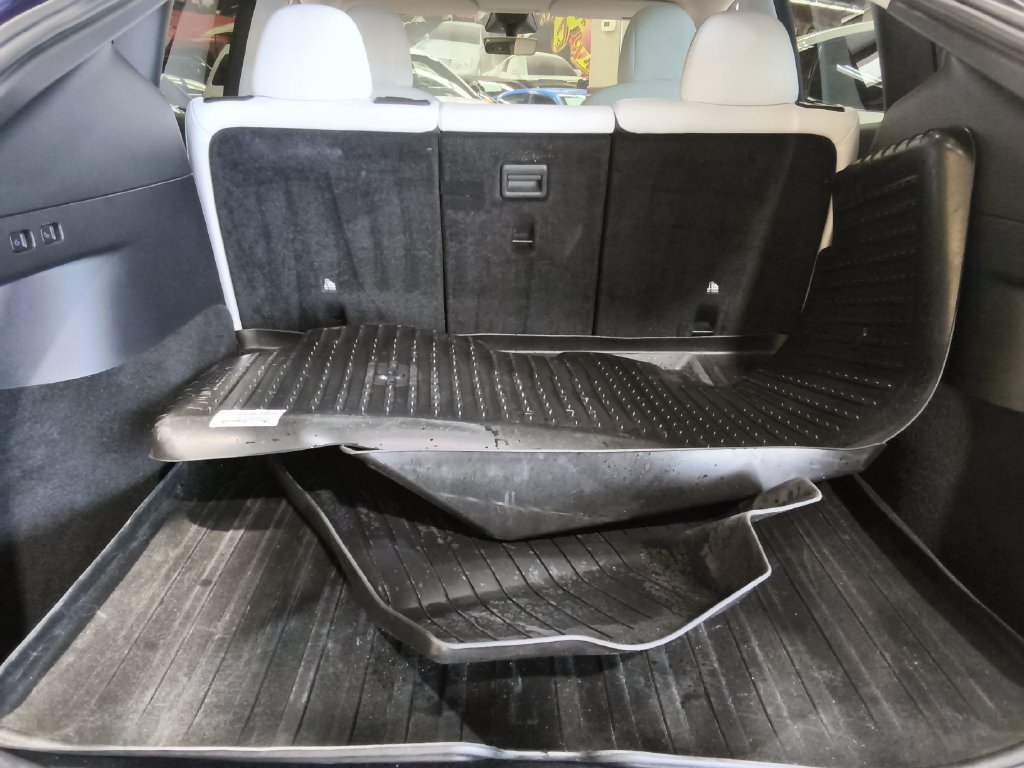 Used 2022 Tesla Model Y Performance AWD/4WD image 9