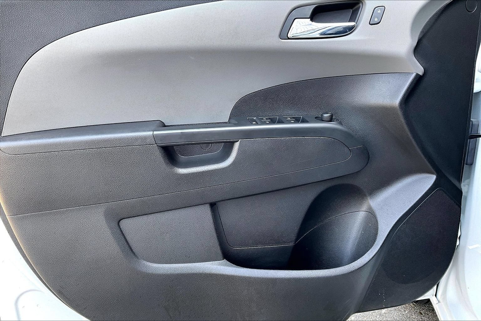 Used 2018 Chevrolet Sonic LT FWD image 18
